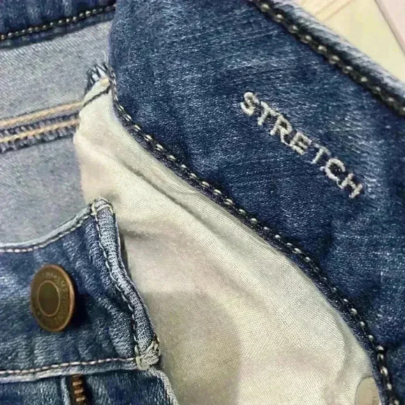 American Eagle Stretch Bermuda Shorts 14” across Sz 6 in EUC! - Picture 4 of 6